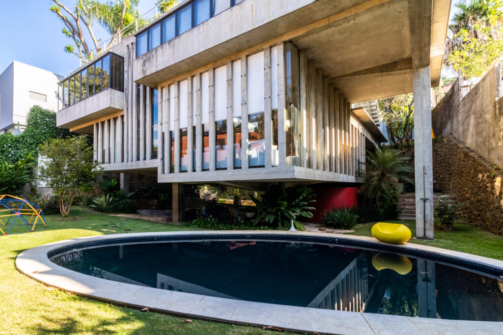 foto da fachada interna da residencia joao marino