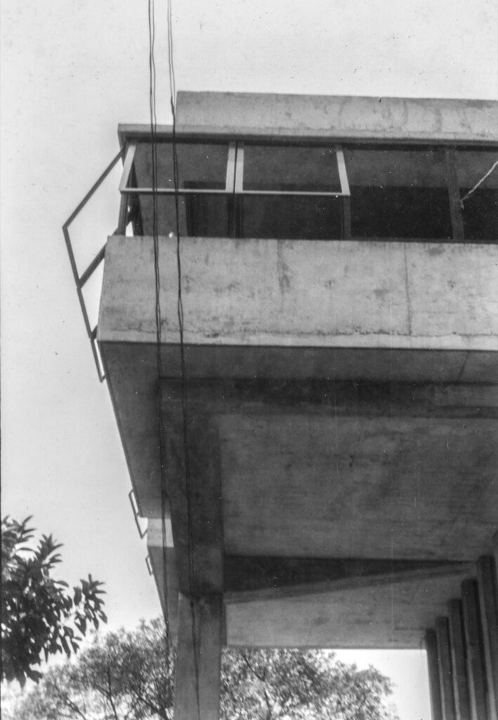 Construção — escada e muro de pedra — P0001 — Residência João Marino — F028-P0001-1969-S03-D00003