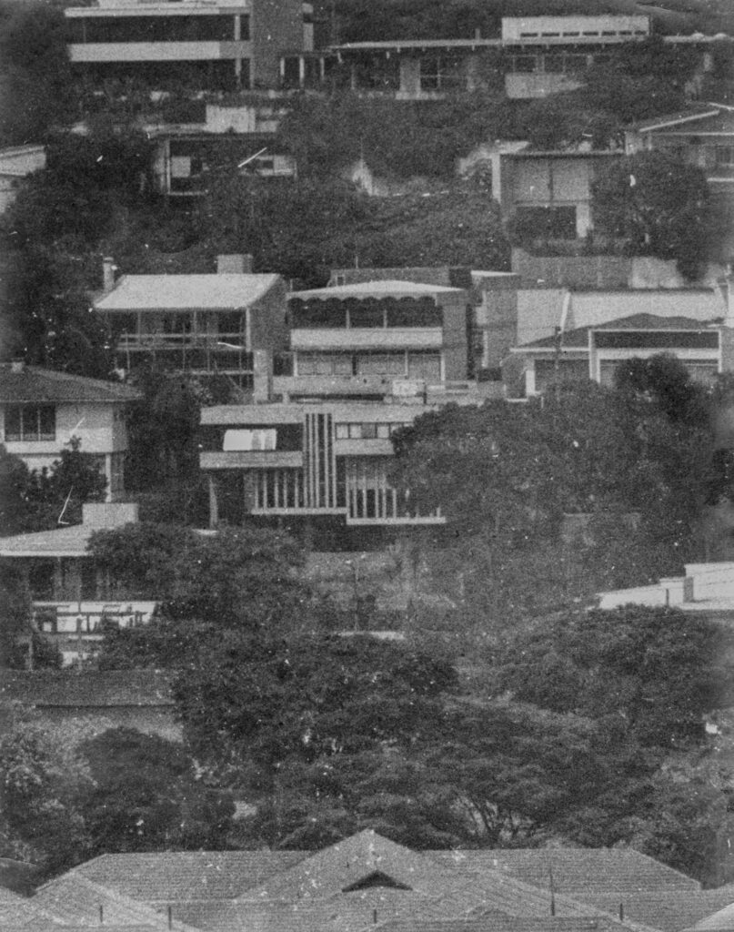 Construção — acesso sob a estrutura — P0001 — Residência João Marino — F028-P0001-1969-S03-D00009