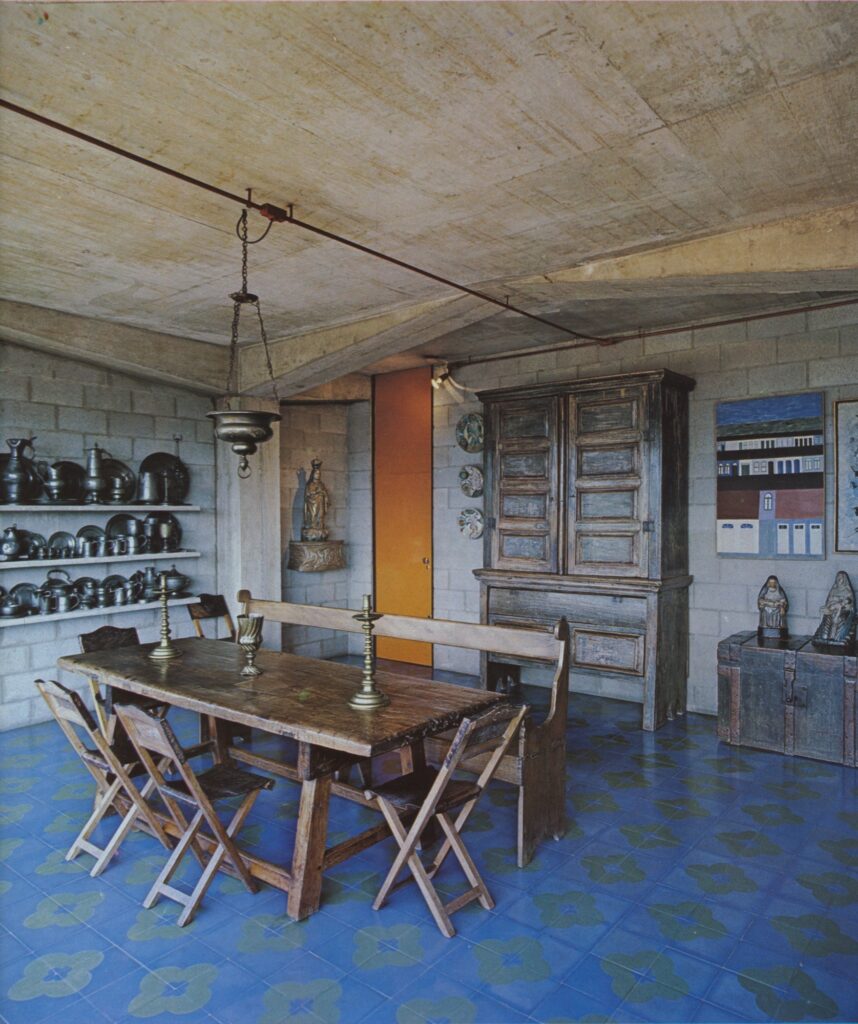 Sala de jantar — livro "Coleção de Arte Brasileira" (1983) — P0001 — Residência João Marino — F028-P0001-1969-S03-D00012
