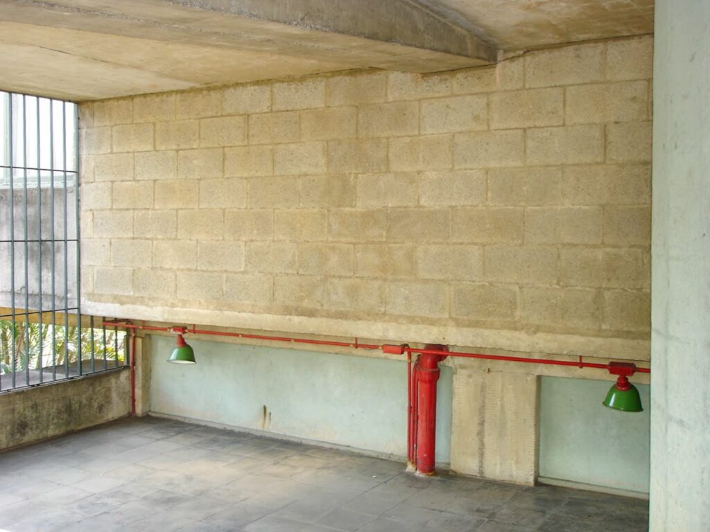 Garagem coberta (2005) — P0001 — Residência João Marino — F028-P0001-1969-S03-D00015