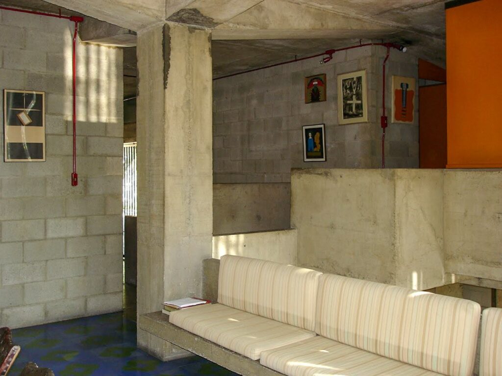 Sala e mezanino (2005) — P0001 — Residência João Marino — F028-P0001-1969-S03-D00028