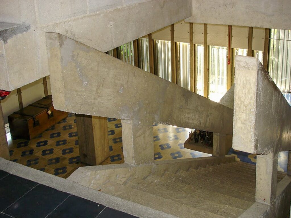 Escada vista do alto (2005) — P0001 — Residência João Marino — F028-P0001-1969-S03-D00031