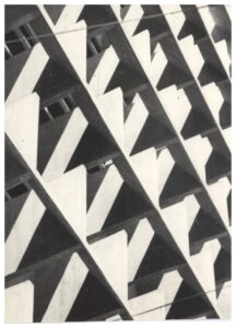 Detalhe de fachada com elementos pré-moldados em padrão geométrico triangular — P0112 — SENAC — Av. Francisco Matarazzo