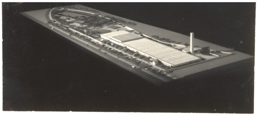 Maquete de complexo industrial com galpões de cobertura shed, chaminé e acessos viários — P0015 — SESI — Ribeirão Preto — F009-P0015-1973-S03-D00075
